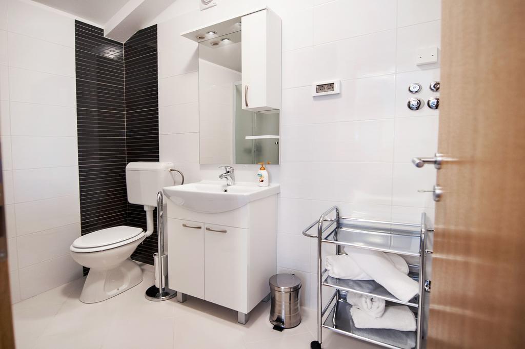Apartments Centener โรวีน ภายนอก รูปภาพ