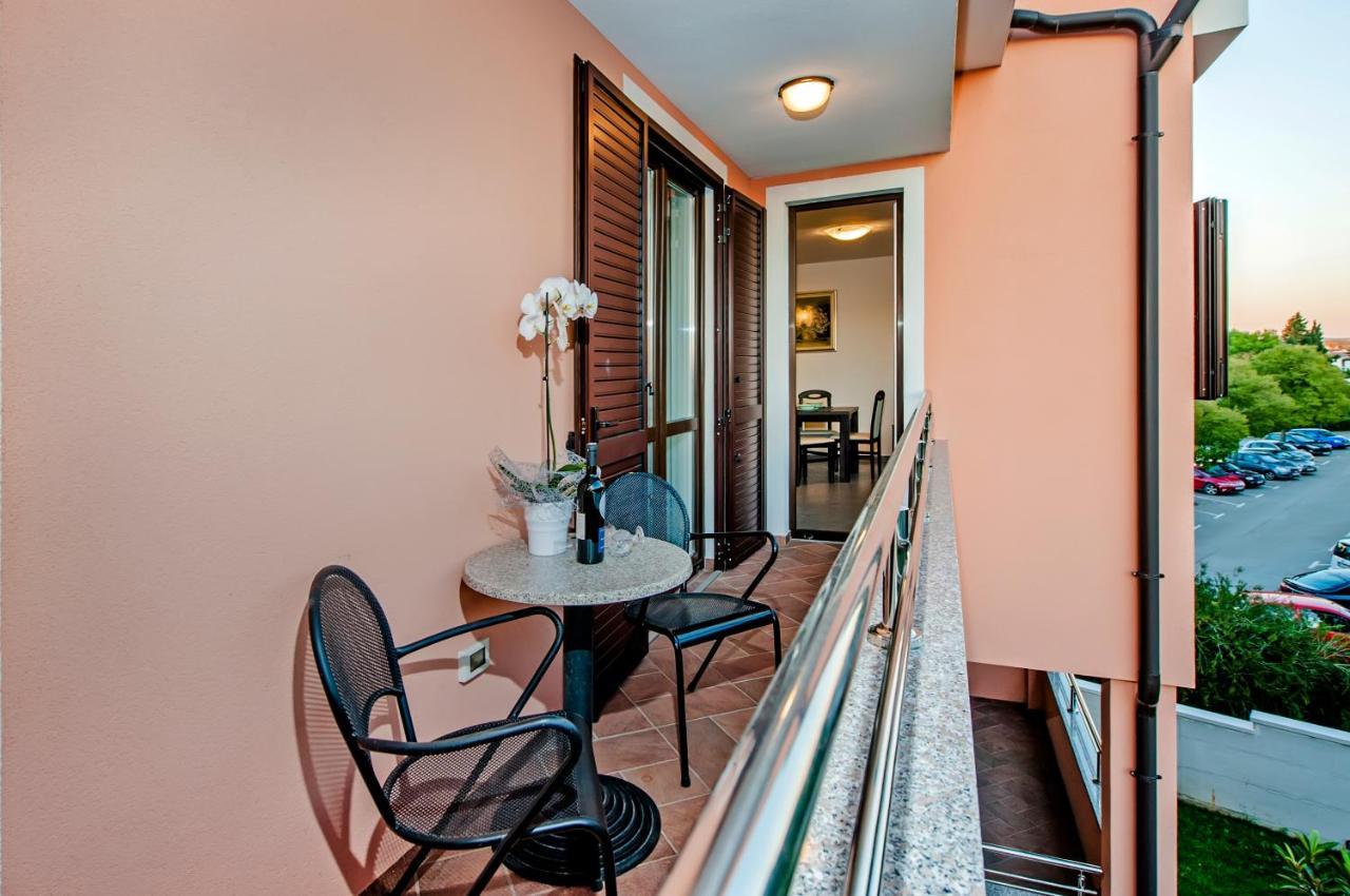 Apartments Centener โรวีน ภายนอก รูปภาพ