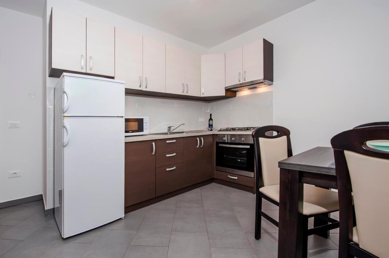 Apartments Centener โรวีน ภายนอก รูปภาพ